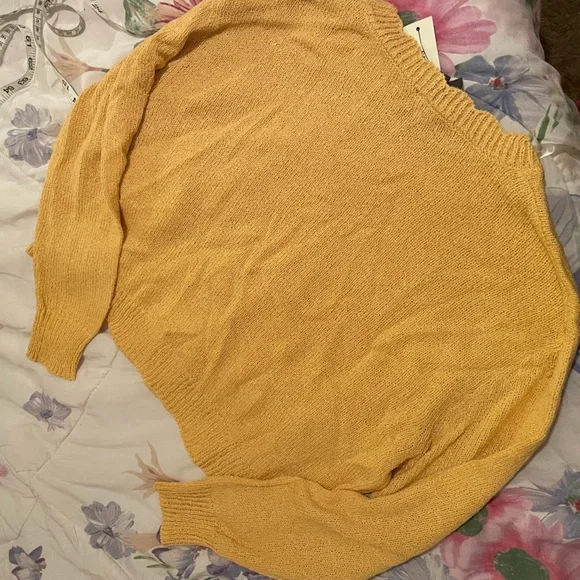 Yellow sweater nwt medium - Picture 2 of 3